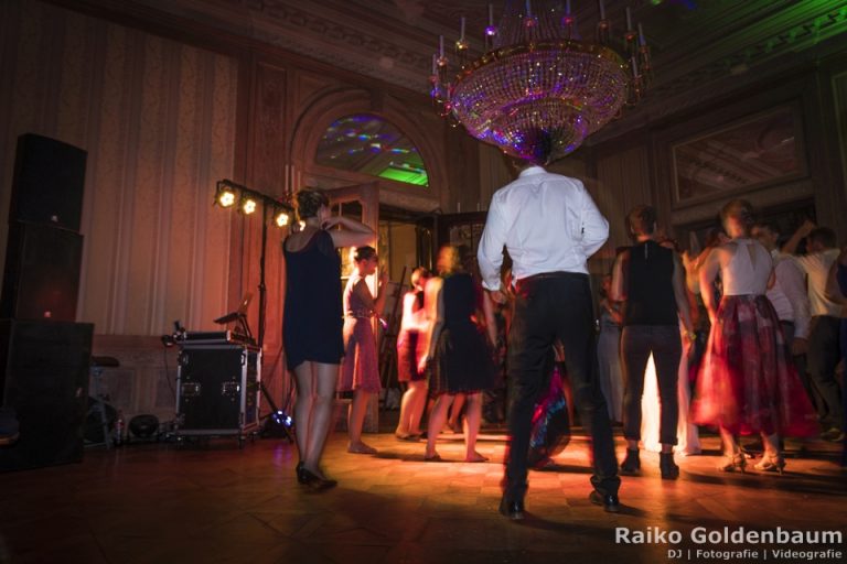 Halle saale single party